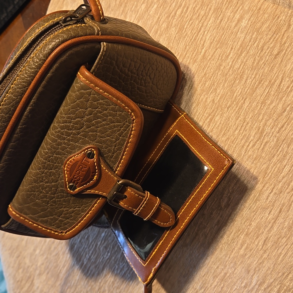 Esprit Brown Olive Crossbody Bag with Vintage-Inspired Design - Picture 5 of 7